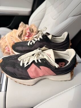 New Balance 327 Women’s Black & Pink Retro Style Sneakers
